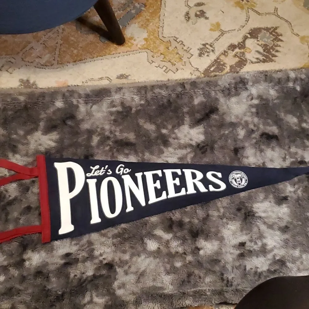 3‎ vtg. MNU  Midamerica Nazarene University felt pendants, pioneers